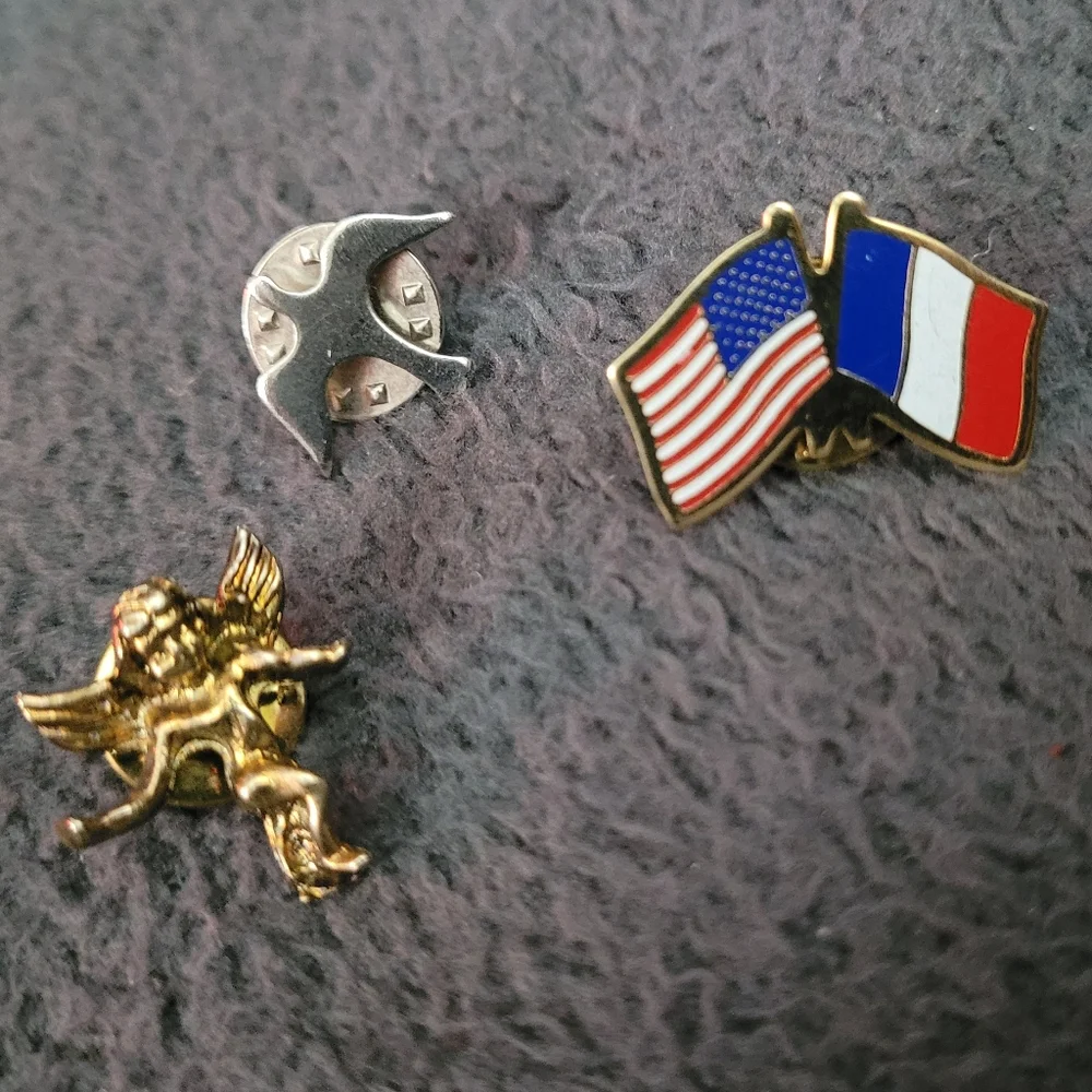 3 Random Label Pins - Picture 3 of 4